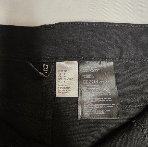 H&M Black Denim Shorts Size 6 – Classic Everyday Style - Picture 3 of 6